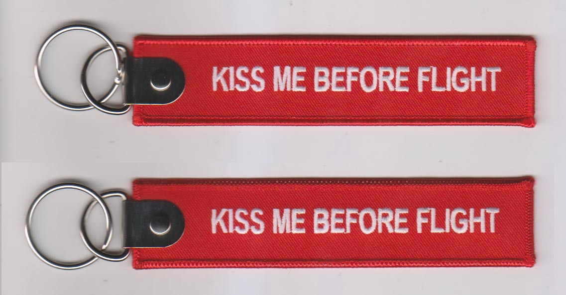 Брелок «Kiss me before flight» red 