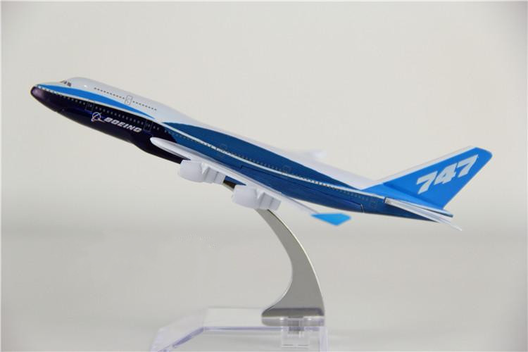 Модель самолета боинг 747 